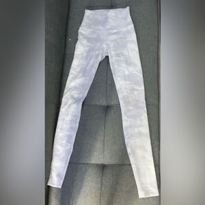 Lululemon White camo leggings size 2 length 28